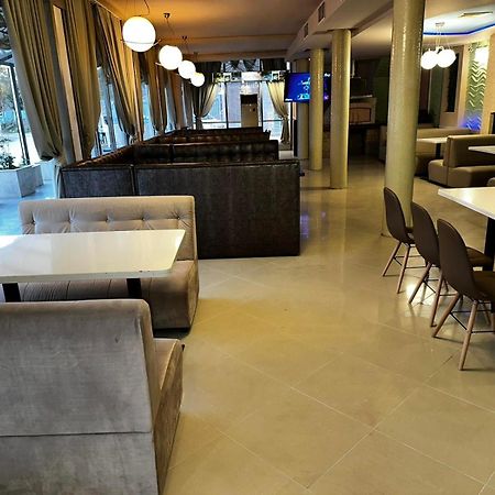 Apartments Devora 1 & Bar & Restaurant Varna Esterno foto
